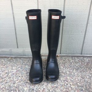 Tall matte black hunter rainboots
